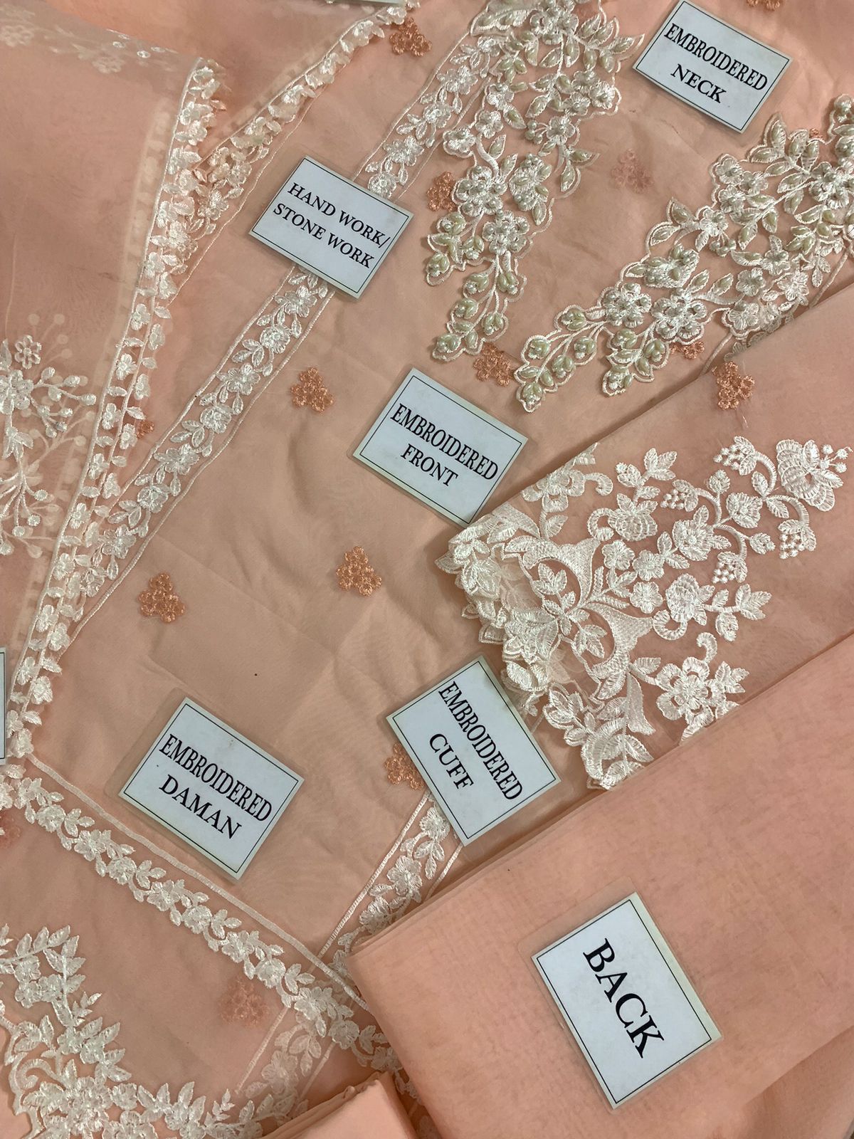 Brand :*AZURE*
FABRIC
(SHIRT)………….ORGANZA
(DUPATTA)……. ORGANZA
(TROUSER………MALAI