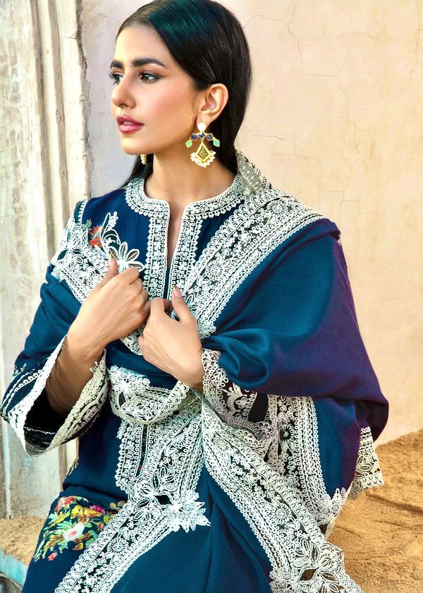 *_❄️WINTER COLLECTION ❄️_*
*ALHAMDULILAH*
*CRIMSON* 3pc Casual Winter Collection
CODE 7201