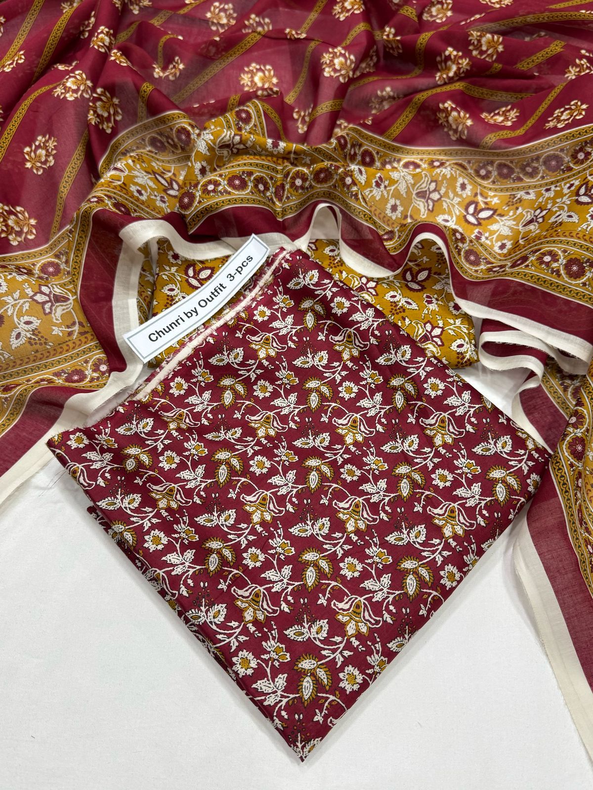 *CHUNRI BY OUTFIT💯 Original *Printed 3pc Collection*