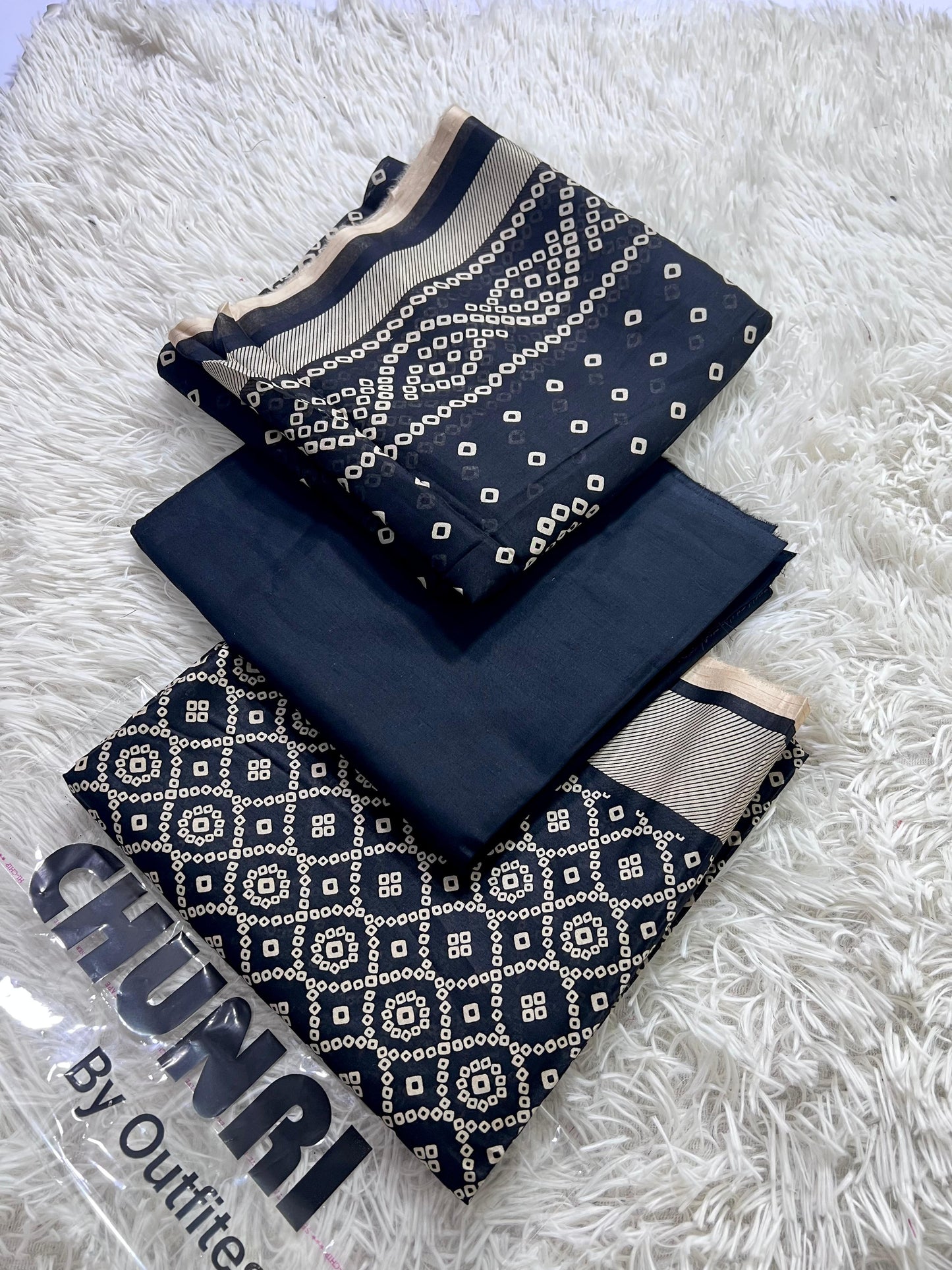 *CHUNRI BY OUTFIT💯 Original *Printed 3pc Collection*