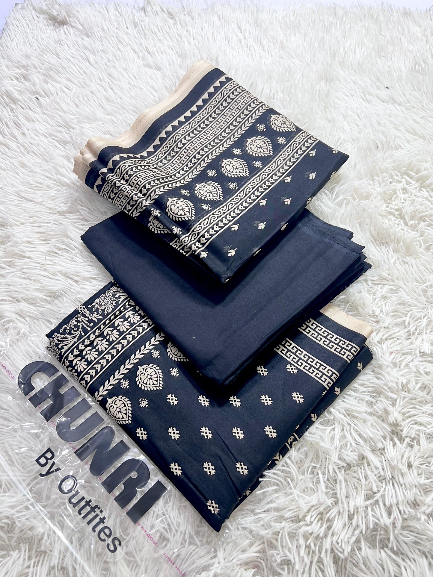 *CHUNRI BY OUTFIT💯 Original *Printed 3pc Collection*